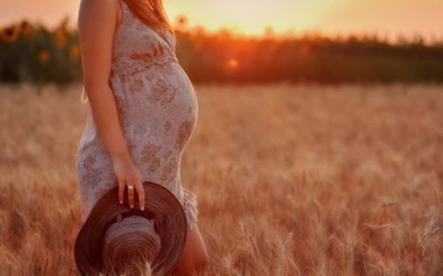 Увеличение груди и беременность: стоит ли делать пластику до родов?